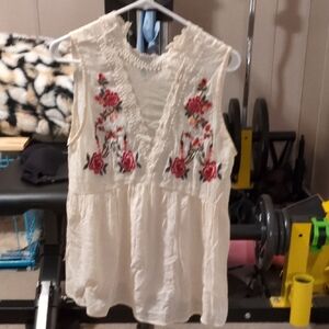 Entro Sleeveless Cream Ruffled Blouse with Bib Collar